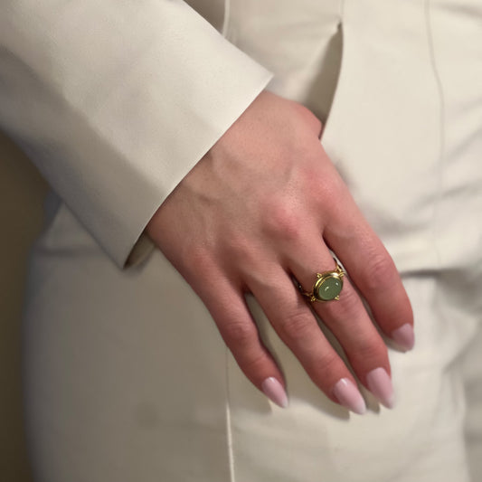 bague thyana aventurine verte doré sur main