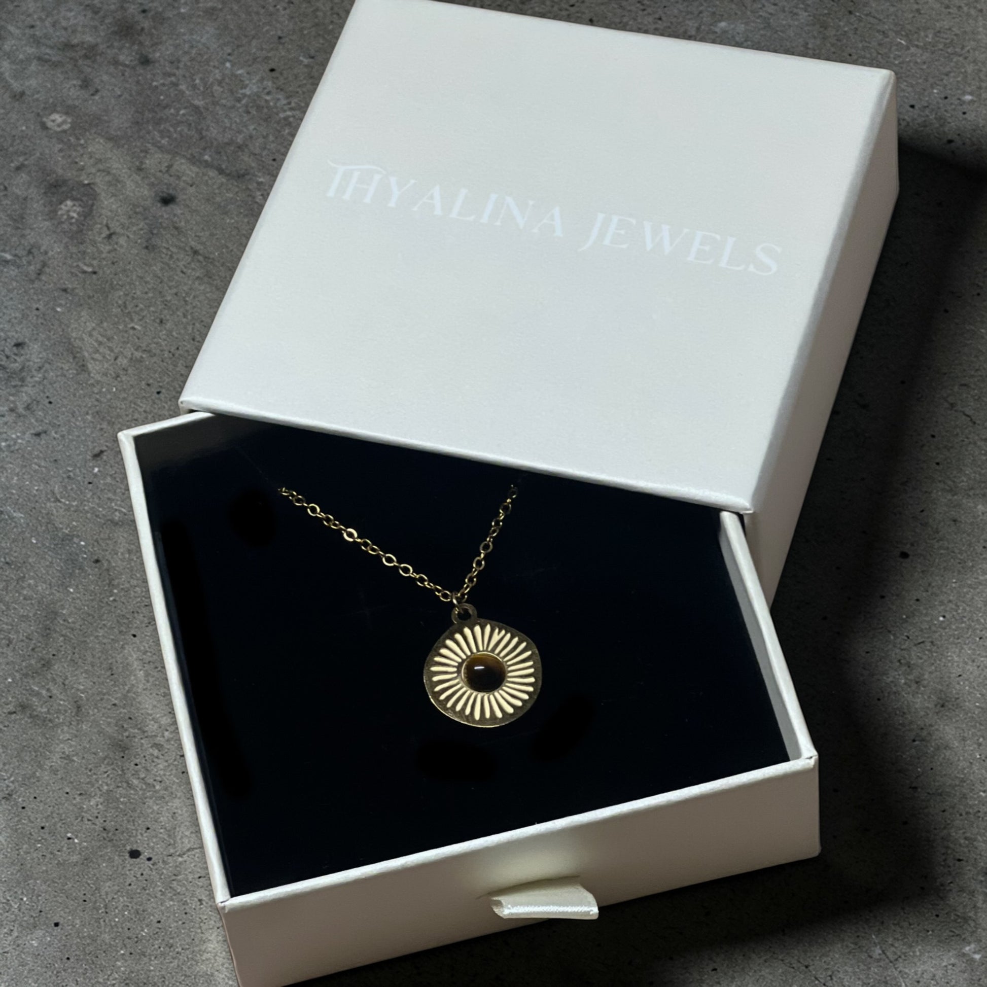collier cloé oeil de tigre doré